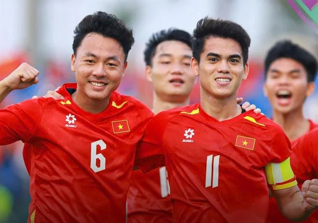 Biểu tượng bảo vệ dữ liệu với lá chắn và khóa, thể hiện cam kết bảo mật của f18678 code